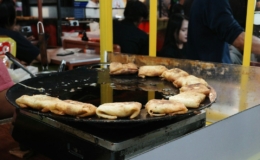 Martabak mini, jajanan yang bisa jadi camilan selama perjalanan mobil travel Pekanbaru-Medan